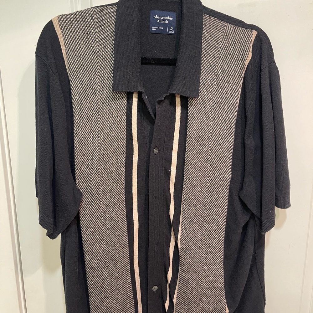 Abercrombie & Fitch Knit Short Sleeve Button-Down – XL Tall (Tailored Hem)